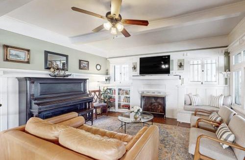 East Beach House | Old Yacht Club Inn
