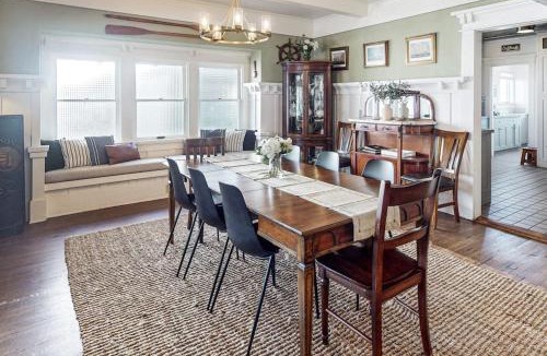 East Beach House | Old Yacht Club Inn