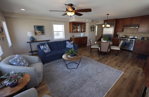 West Newport Condo | On Beach Time- Luxury Coastal Getaway, Remodeled, Spotless, Walk2Beach, Parking