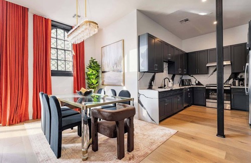 Central Business District Apartment | On Parade Route | Luxury Hotel