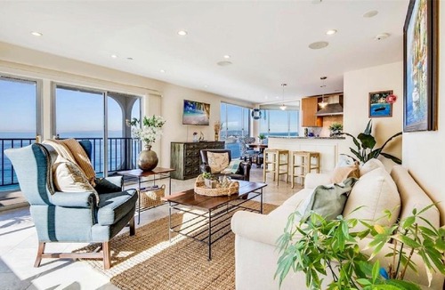 South Redondo Apartment | One Bedroom Oceanfront Residence with Panoramic Vi