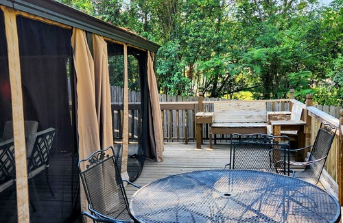 Ruston Apartment | One Luxury King Suite with private bath. We also have add'l rooms available.