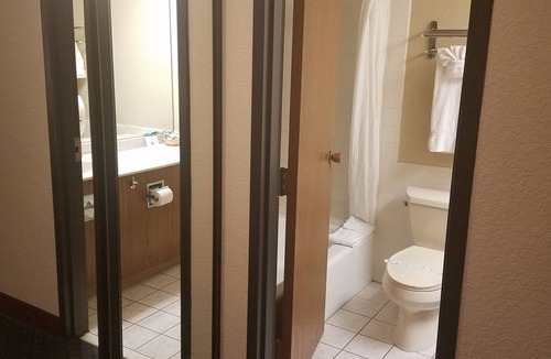 Ontario Hotel | Ontario Airport Inn