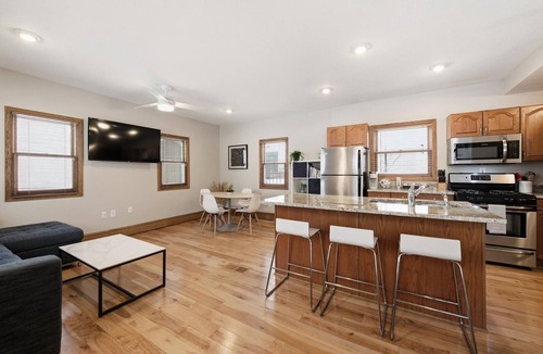 Bryn Mawr House | Open Concept 2BR Near Downtown with 3 Beds Walk to Lakes, Parks & Trails