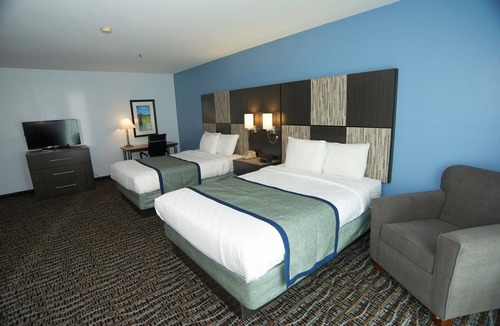 Sandwich Hotel | Open year round - Family friendly rooms - 5 minutes from beach area.