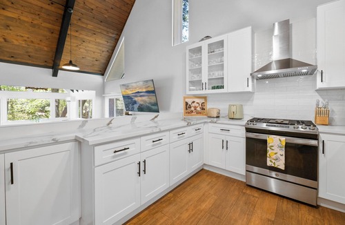 Lake Arrowhead Cottage | OpenConcept/Lake Access 5 BedRoom/10beds/GatedBackyard/SwingSet/GameRM BonusRoom