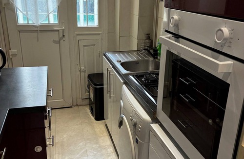 Saint-Lambert Apartment | Opposite the Parc des Expos and metro station, comfortable apartment for 7 people!