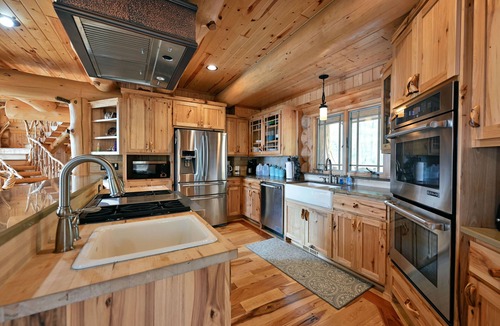 Hayward House | Osprey Home Getaway | Secluded | Beautiful Lake View | Private Dock