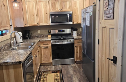 St Germain Cabin | Otter Place: Lakefront Cabin, Generator, Wi-Fi, FREE Firewood, No Cleaning Fee!