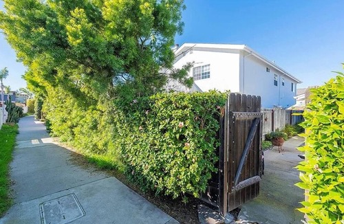 Oxnard Shores House | Oxnard Shores via private path is a 3 min walk !
