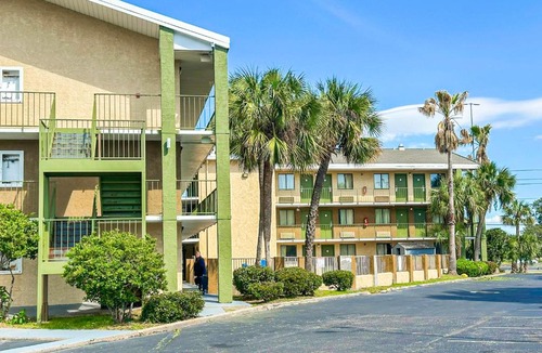 Mobile Hotel | OYO Hotel Mobile, AL I-65 at Airport Blvd