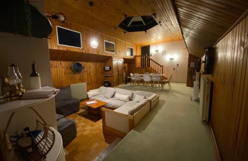 Torcy Boat Rental | Péniche Amadeus conviviale et cosy , proche de Disney et de Paris