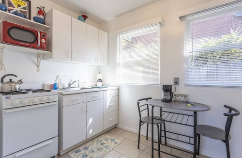 Pacific Beach Apartment | PACIFIC BEACH Studio #1977 by the sea only 1.5 miles to beach & Pier 🏖