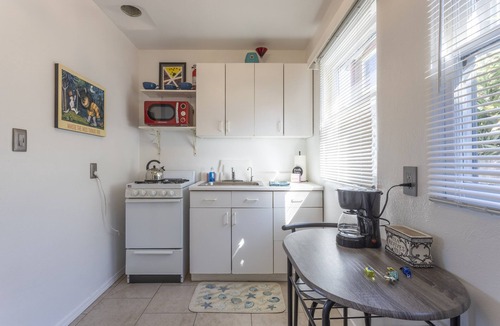 Pacific Beach Apartment | PACIFIC BEACH Studio #1977 by the sea only 1.5 miles to beach & Pier 🏖