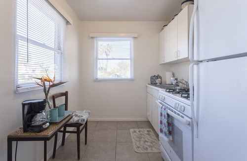 Pacific Beach Apartment | PACIFIC BEACH Studio #1977 by the sea only 1.5 miles to beach & Pier 🏖