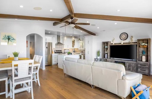 Ventura House | Pacific Combo Homes W/Ocean Views, Patios, 5 Min Walk To Downtown