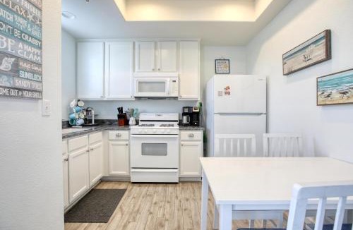 Oceano House | Pacific Plaza #608 - Oceano Getaway - 1BdrmUp-K-QSofa