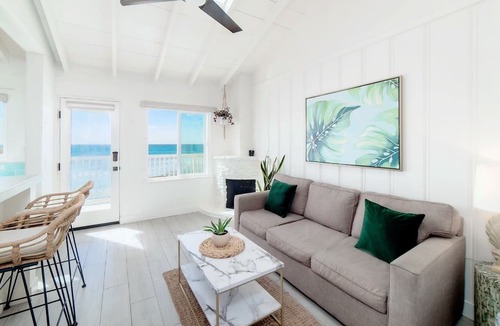Townsite Condo | Pacific Villa #2 | Unobstructed Ocean Views | Steps to the Sea