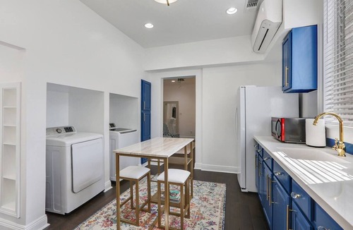 Milan Apartment | Palais Apartment. Uptown Dreams. Kitchen & Laundry
