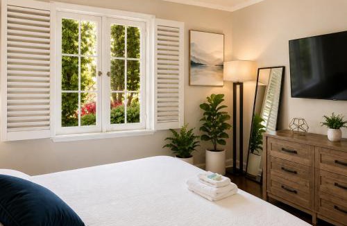 Melrose House | Palm Heated Pool Villa Near The Grove