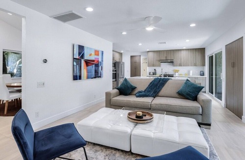 The Movie Colony House | Palm Springs Hot Spot - Luxury Desert Escape: Stunning Views & Resort-Style Amenities