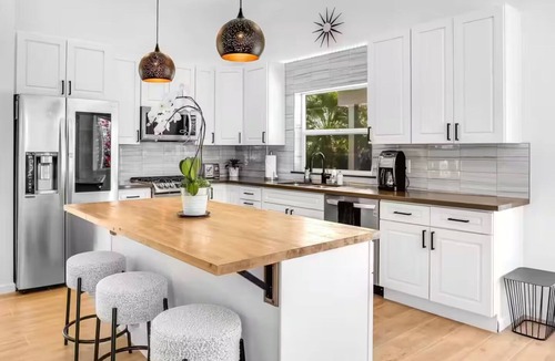 Racquet Club South House | Palm Springs Pool Home - Spa + Family Retreat