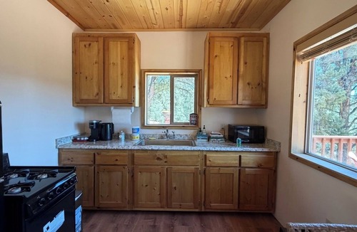 Inyokern Cabin | Papa's Paradise Guesthouse