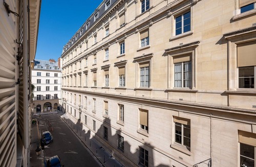 Quartier de la Place-Vendome Apartment | Par044 - 3 bedroom apartment next Vendôme