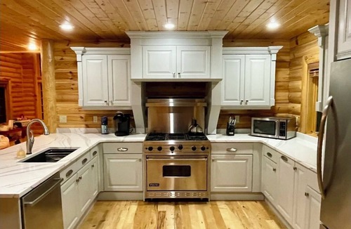 Eagle Harbor House | Paradise at Great Sand Bay -2-bedroom log house with AC, WiFi in Eagle Harbor