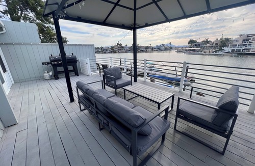 Discovery Bay House | Paradise Home in Discovery Bay minutes to fast water