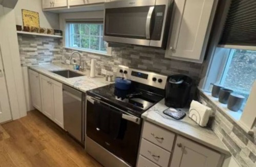 Bourne House | Paradise View Getaway - 4BR2BA - Stunning Lakeview