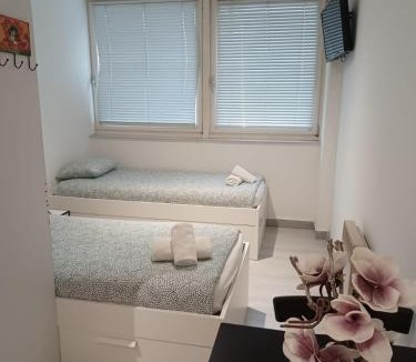 Persan Apartment | Paris en train Area Studios avec salles de bain et kitchenettes privées ou chambres avec salles de bain et cuisines communes