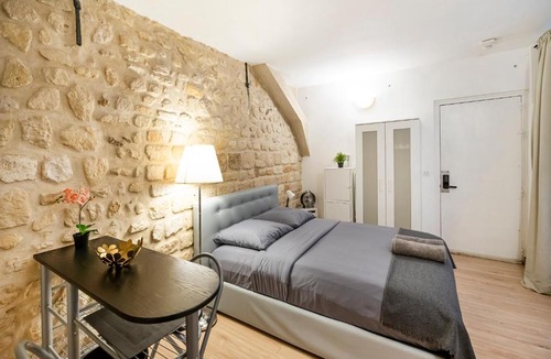 Quartier de Rochechouart Apartment | Paris entre Opéra et Montmartre