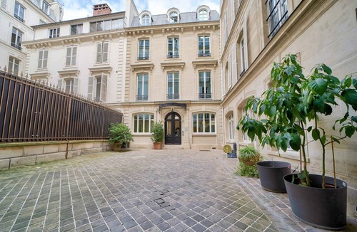8th Arrondissement Apartment | ParisConciergerie - Studio Champs Elysees