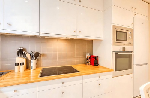 Chaussee-d'Antin Apartment | PARISIAN LIVING IN LE MARAIS: SPACIOUS FAMILY APARTMENT WITH GARDEN VIEW - 3 BED