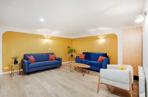 Quartier de Rochechouart Apartment | Parisian stay close to Montmartre - 2BR 8P