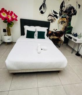 Batignolles Apartment | Parisian Studio Retreat in Central Batignolles