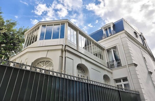 Porte-Dauphine Villa | Parisian Villa: City Views, 5 Bedrooms & Family-Friendly