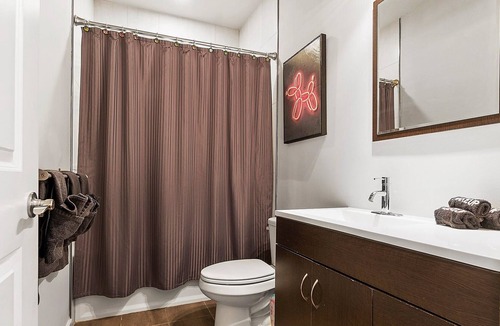 Spring Garden Apartment | $$PARKing$$ King Bed Art Museam Area