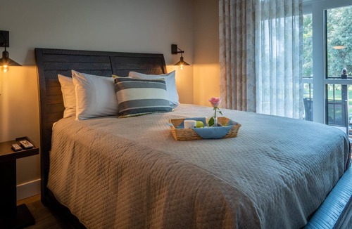 Paso Robles Condo | Paso Park Suite 203-Downtown Paso Robles Park-Side Suite with Balcony!