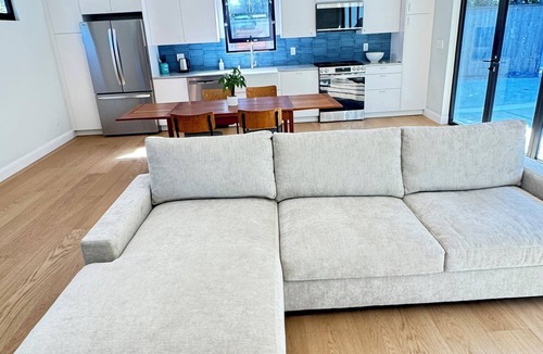 Sunset Park House | Peaceful 1-bedroom bungalow with private patio in Santa Monica