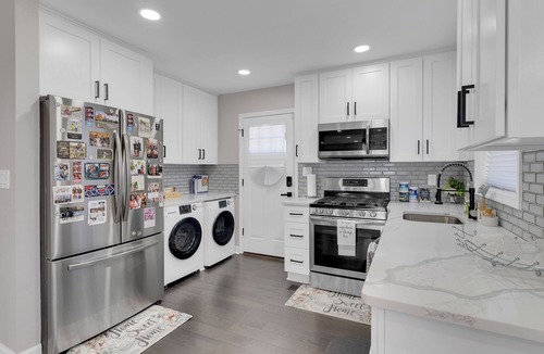 Northeast House | Peaceful 2BR/2.5BA DC Townhome: Private Gym,Parking, Metro & Work-Friendly Space