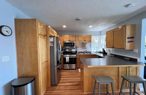 Clear Lake Cabin | Peaceful 3-bedroom lake house on quiet cul-de-sac