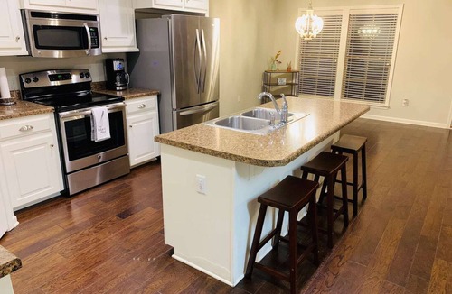 Dothan House | Peaceful 3BR/2BA Hidden Lake Home Near ACOM w/WiFi