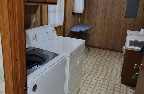 Macon Apartment | Peaceful and quiet 2-bedroom apartment with WiFi, AC in Macon.