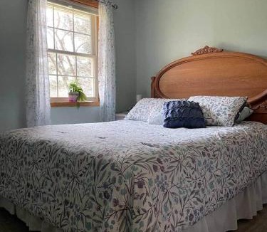 Holcombe House | Peaceful Escape few blocks to Lake Holcombe & lakeside Music