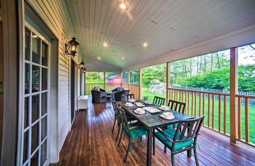 Williamstown House | Peaceful Family Home w/Fire Pit & Large Yard