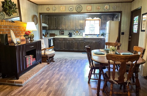 Moss House | Peaceful Farmhouse Retreat — Near Sportsplex & Downtown Laurel
