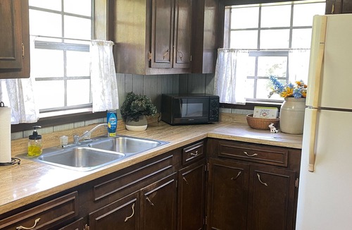 Moss House | Peaceful Farmhouse Retreat — Near Sportsplex & Downtown Laurel
