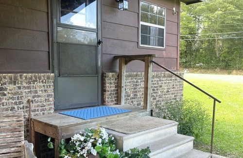 Moss House | Peaceful Farmhouse Retreat — Near Sportsplex & Downtown Laurel